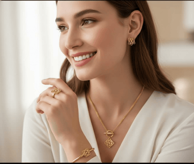 طقم مجوهرات أنيق بتصميم زهرة مشغولة بالترصيع