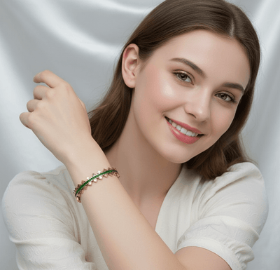 سوار إيميرالد إيدج المرصّع بالمسامير