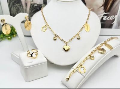 طقم مجوهرات بتعليقة قلب من Guess