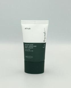 كريم الشمس المرطب الحريري بخلاصة أوراق القلب بعامل حماية SPF 50 PA